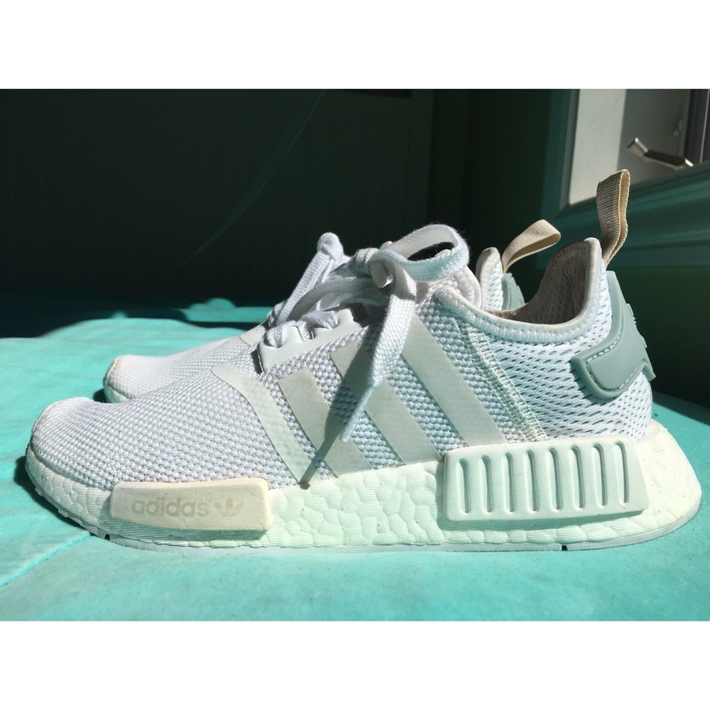 ADIDAS WOMENS NMD R1 - White, 7.5